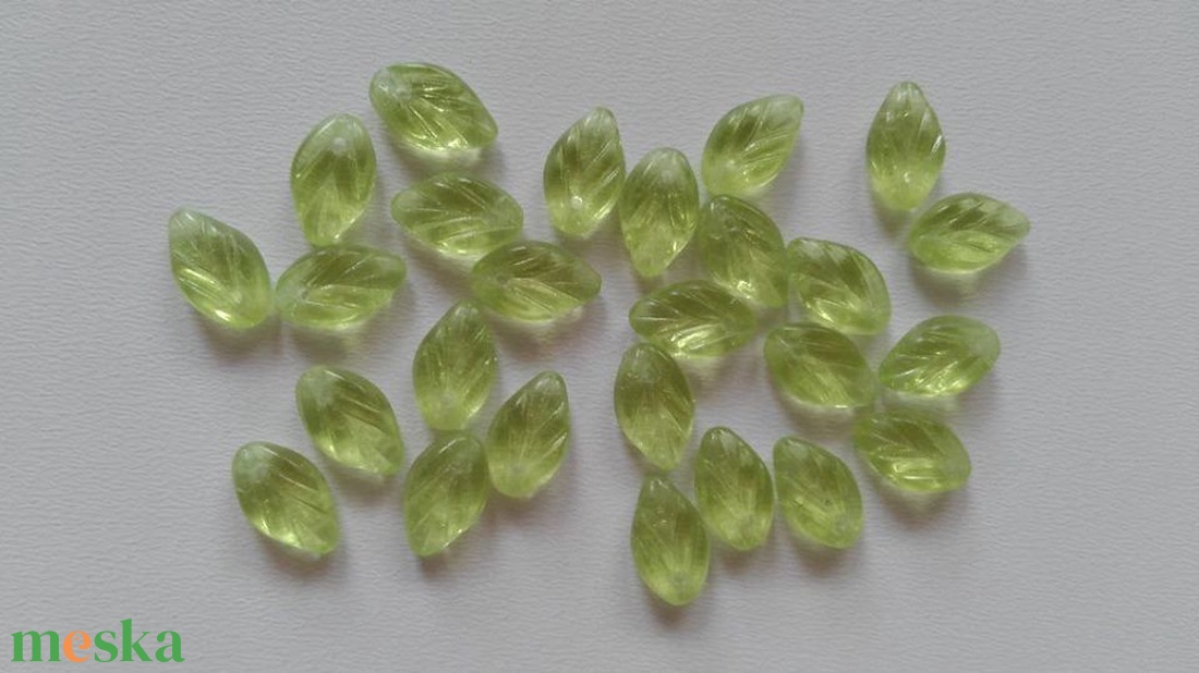 Cseh üveggyöngy levél - 11x7mm - zöld - 30 db / csomag - kellékek & szerszámok - gyöngyfűzés kellékek - üveggyöngy - Meska.hu Cseh üveggyöngy levél - 11x7mm - zöld - 30 db / csomag - kellékek & szerszámok - gyöngyfűzés kellékek - üveggyöngy - Meska.hu