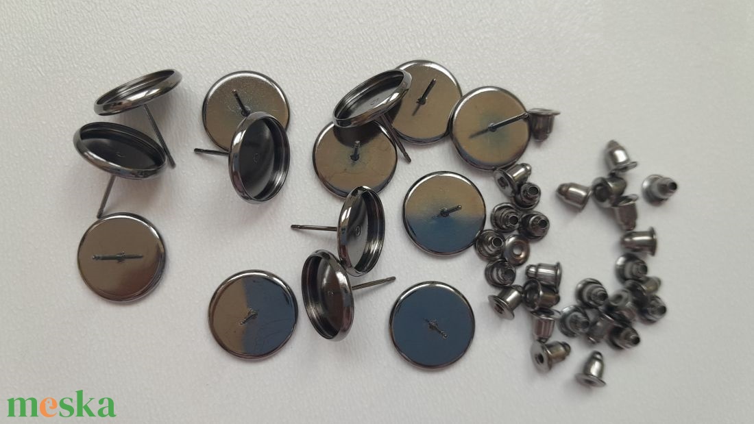 Ragasztható beszúrós fülbevaló alap 12mm-es lencséhez - 10 db / csomag - gunmetal szín - kellékek & szerszámok - ékszerkellék - fülbevaló alap - Meska.hu Ragasztható beszúrós fülbevaló alap 12mm-es lencséhez - 10 db / csomag - gunmetal szín - kellékek & szerszámok - ékszerkellék - fülbevaló alap - Meska.hu