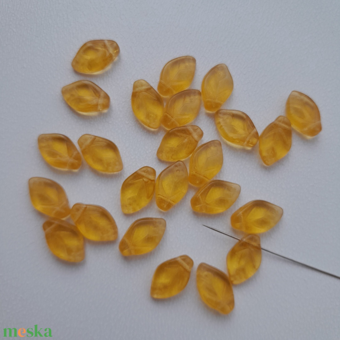 Cseh üveggyöngy levél - 12x8mm - 24 db / csomag - borostyánsárga - kellékek & szerszámok - gyöngyfűzés kellékek - üveggyöngy - Meska.hu Cseh üveggyöngy levél - 12x8mm - 24 db / csomag - borostyánsárga - kellékek & szerszámok - gyöngyfűzés kellékek - üveggyöngy - Meska.hu