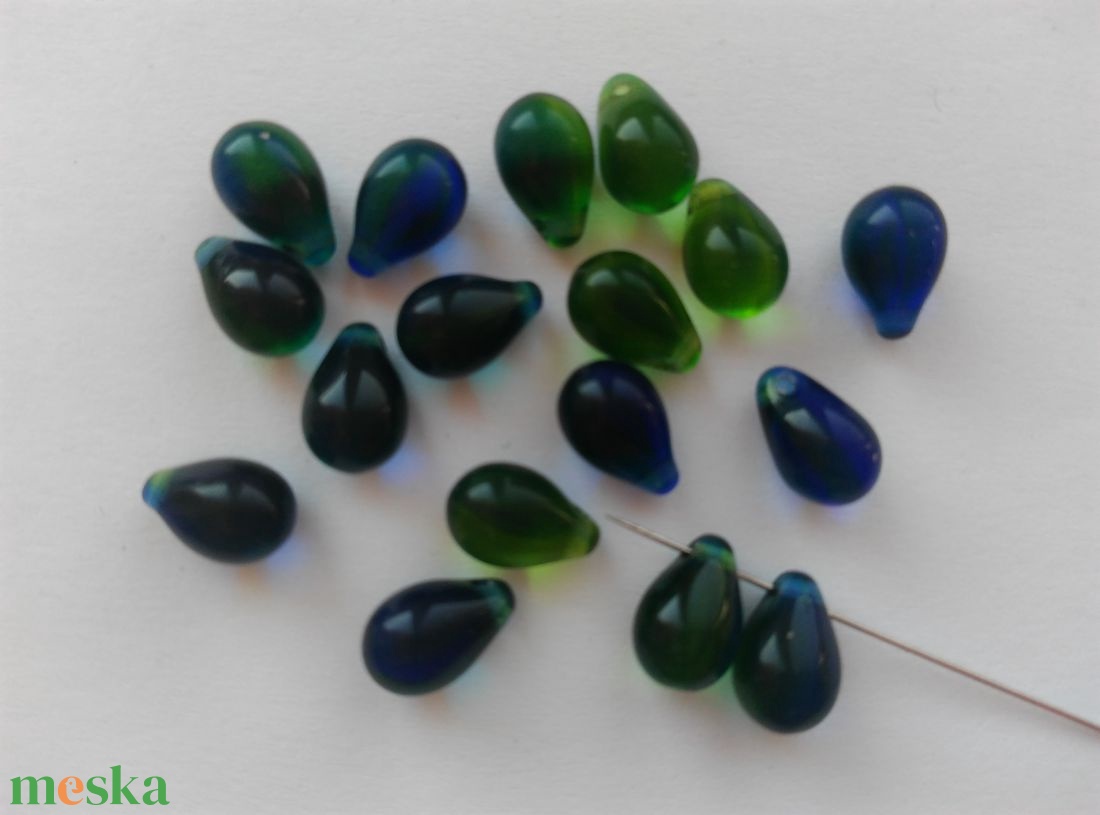 Cseh üveggyöngy csepp - 9x6 mm - kék-zöld - 25 db / csomag - kellékek & szerszámok - gyöngyfűzés kellékek - üveggyöngy - Meska.hu Cseh üveggyöngy csepp - 9x6 mm - kék-zöld - 25 db / csomag - kellékek & szerszámok - gyöngyfűzés kellékek - üveggyöngy - Meska.hu