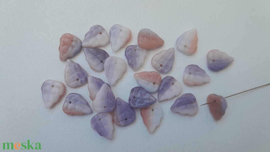 Cseh üveggyöngy levél - 12x9x3mm - 24 db / csomag - kellékek & szerszámok - gyöngyfűzés kellékek - üveggyöngy - Meska.hu Cseh üveggyöngy levél - 12x9x3mm - 24 db / csomag - kellékek & szerszámok - gyöngyfűzés kellékek - üveggyöngy - Meska.hu