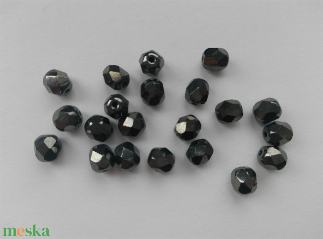 Cseh csiszolt üveggyöngy - 6mm - 40 db / csomag - sötétszürke - kellékek & szerszámok - gyöngyfűzés kellékek - üveggyöngy - Meska.hu Cseh csiszolt üveggyöngy - 6mm - 40 db / csomag - sötétszürke - kellékek & szerszámok - gyöngyfűzés kellékek - üveggyöngy - Meska.hu