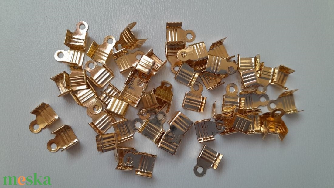 Szalagvég, végzáró - 11x6mm - 50 db / csomag - világos arany szín - kellékek & szerszámok - gyöngyfűzés kellékek - egyéb alkatrész - Meska.hu Szalagvég, végzáró - 11x6mm - 50 db / csomag - világos arany szín - kellékek & szerszámok - gyöngyfűzés kellékek - egyéb alkatrész - Meska.hu