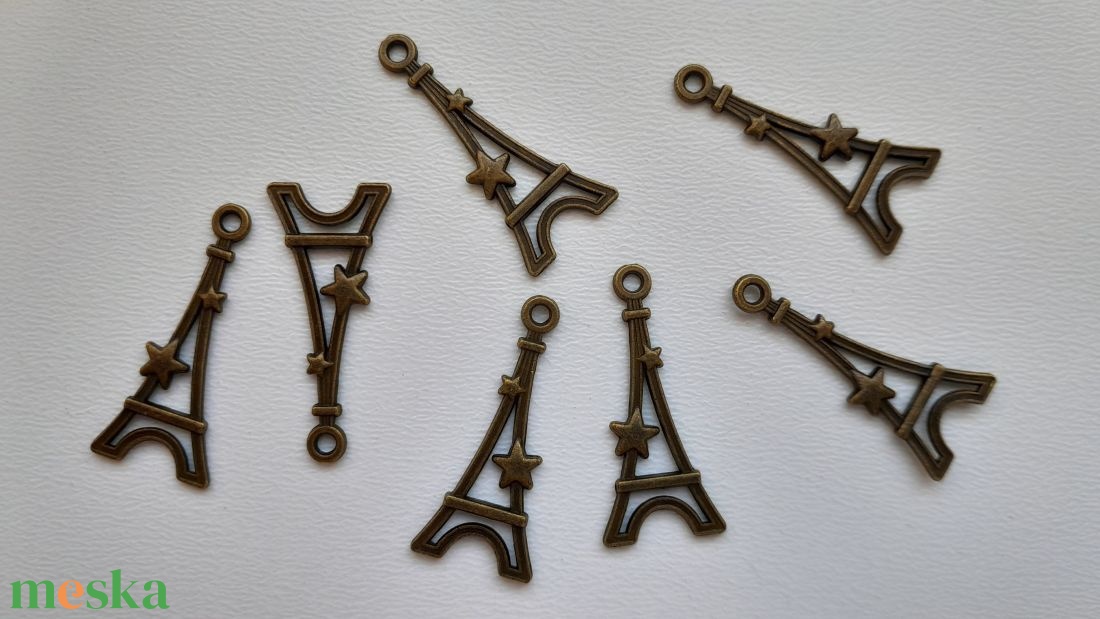 Fém medál - 29x13mm - Eiffel-torony - 10 db / csomag - sárgaréz szín - kellékek & szerszámok - ékszerkellék - medál csomag - Meska.hu