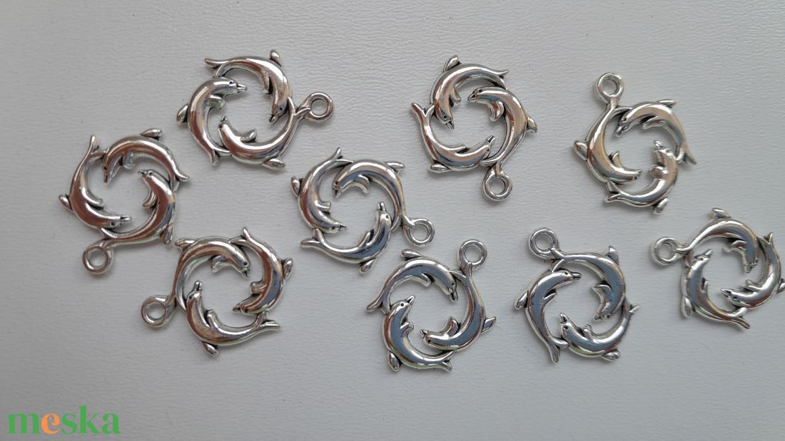 Fém medál - 21x16mm - delfin - 10 db / csomag - antik ezüst szín - kellékek & szerszámok - ékszerkellék - medál csomag - Meska.hu Fém medál - 21x16mm - delfin - 10 db / csomag - antik ezüst szín - kellékek & szerszámok - ékszerkellék - medál csomag - Meska.hu