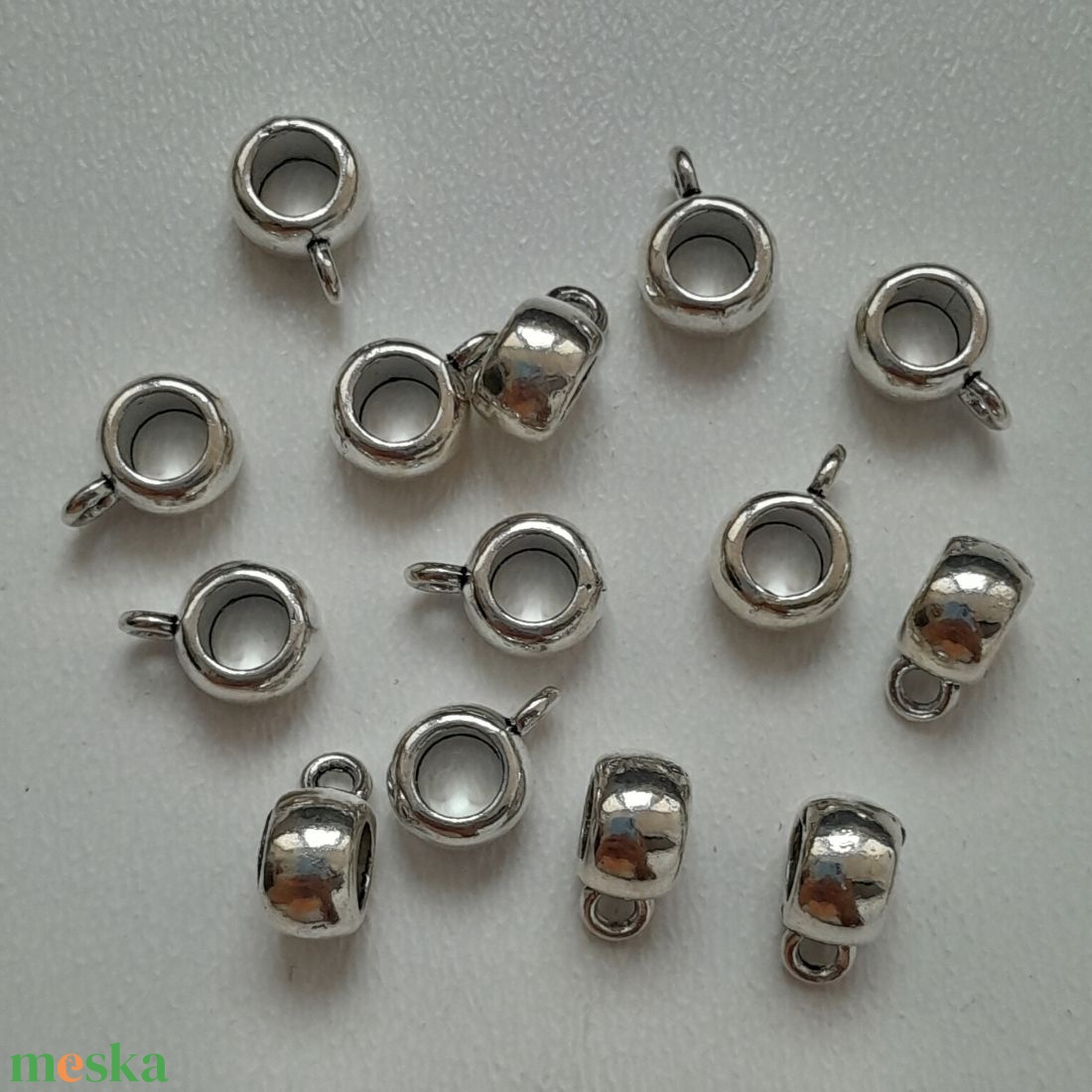 Fém medáltartó - 11x5mm (lyuk: 5mm) - 10 db / csomag - antik ezüst szín - kellékek & szerszámok - gyöngyfűzés kellékek - egyéb alkatrész - Meska.hu