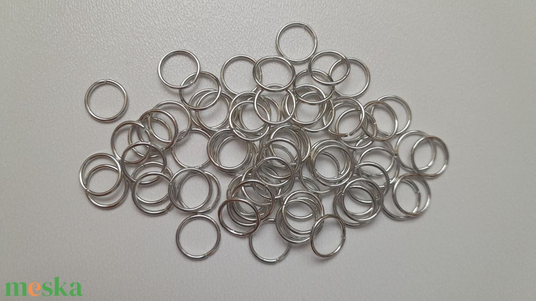 Nyitható szerelőkarika - 10mm - rhodium szín - 50 db / csomag - kellékek & szerszámok - gyöngyfűzés kellékek - szerelőkarika - Meska.hu Nyitható szerelőkarika - 10mm - rhodium szín - 50 db / csomag - kellékek & szerszámok - gyöngyfűzés kellékek - szerelőkarika - Meska.hu
