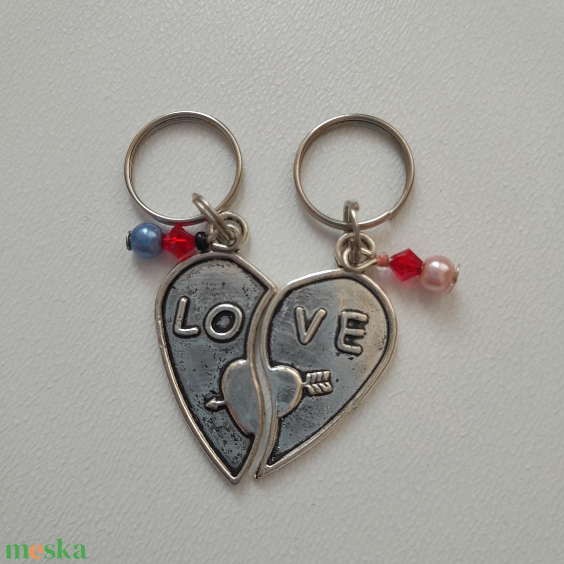 Páros mini kulcstartó / táskadísz szett LOVE felirattal - ékszer - ékszerszett - Meska.hu Páros mini kulcstartó / táskadísz szett LOVE felirattal - ékszer - ékszerszett - Meska.hu