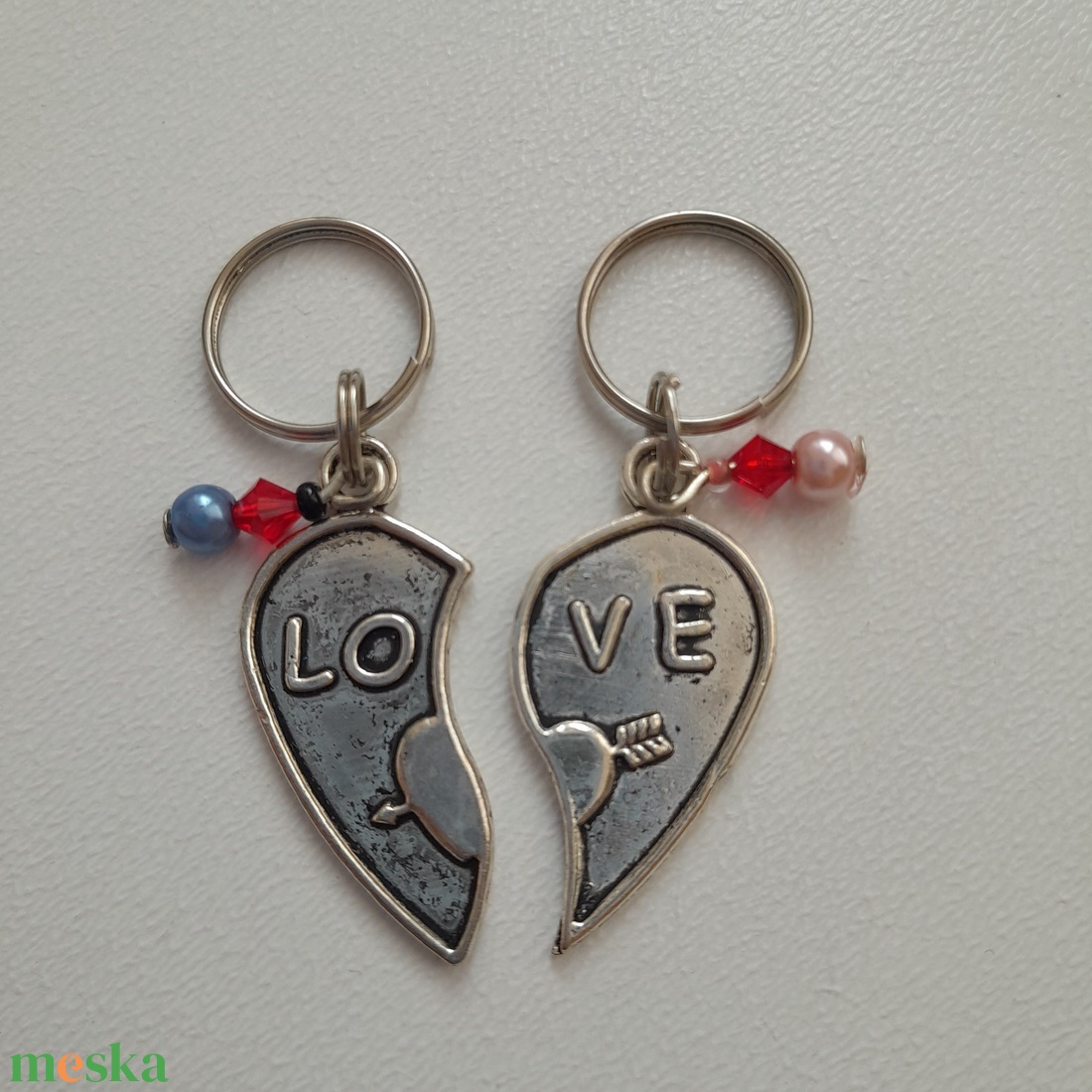 Páros mini kulcstartó / táskadísz szett LOVE felirattal - ékszer - ékszerszett - Meska.hu Páros mini kulcstartó / táskadísz szett LOVE felirattal - ékszer - ékszerszett - Meska.hu