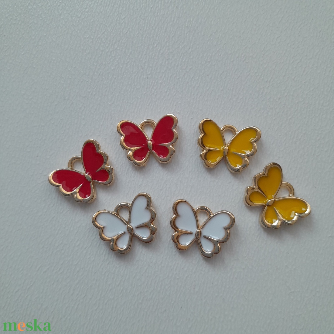 Fém medál - 10x13mm - pillangó - 6 db / csomag - fotón látható színek - kellékek & szerszámok - ékszerkellék - medál csomag - Meska.hu