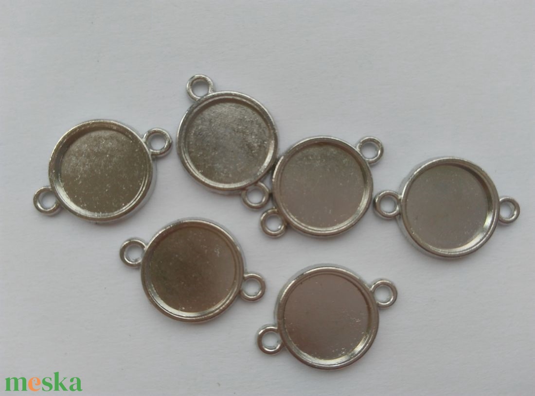 Ragasztható fém alap, összekötő 12mm-es lencséhez - 10 db / csomag - rhodium szín - kellékek & szerszámok - gyöngyfűzés kellékek - egyéb alkatrész - Meska.hu Ragasztható fém alap, összekötő 12mm-es lencséhez - 10 db / csomag - rhodium szín - kellékek & szerszámok - gyöngyfűzés kellékek - egyéb alkatrész - Meska.hu