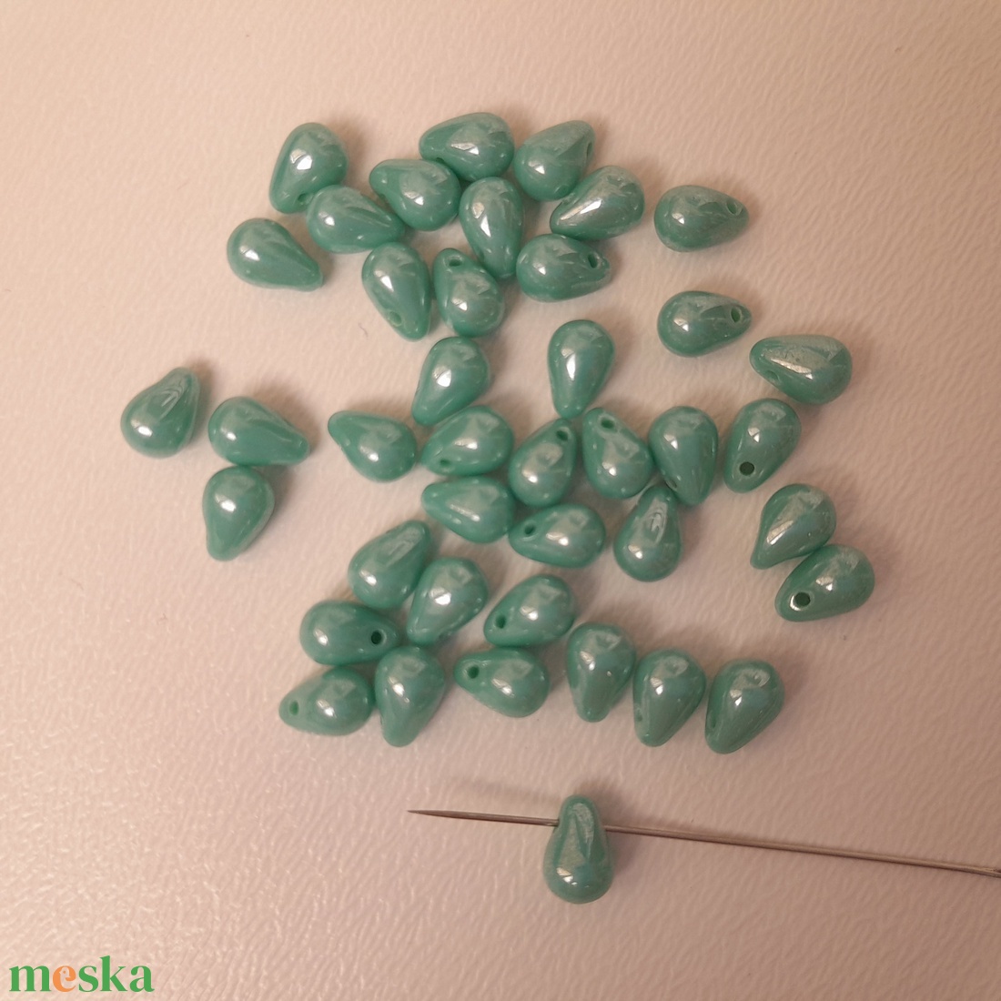Csepp alakú cseh üveggyöngy - 6x4mm - 20db / csomag - türkizzöld - kellékek & szerszámok - gyöngyfűzés kellékek - üveggyöngy - Meska.hu Csepp alakú cseh üveggyöngy - 6x4mm - 20db / csomag - türkizzöld - kellékek & szerszámok - gyöngyfűzés kellékek - üveggyöngy - Meska.hu