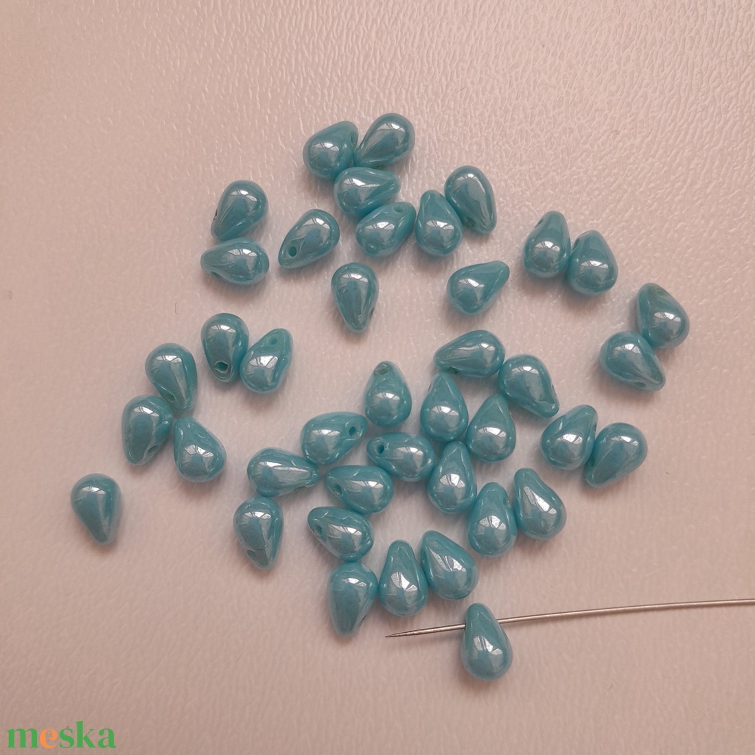 Csepp alakú cseh üveggyöngy - 6x4mm - 20db / csomag - türkizkék - kellékek & szerszámok - gyöngyfűzés kellékek - üveggyöngy - Meska.hu Csepp alakú cseh üveggyöngy - 6x4mm - 20db / csomag - türkizkék - kellékek & szerszámok - gyöngyfűzés kellékek - üveggyöngy - Meska.hu