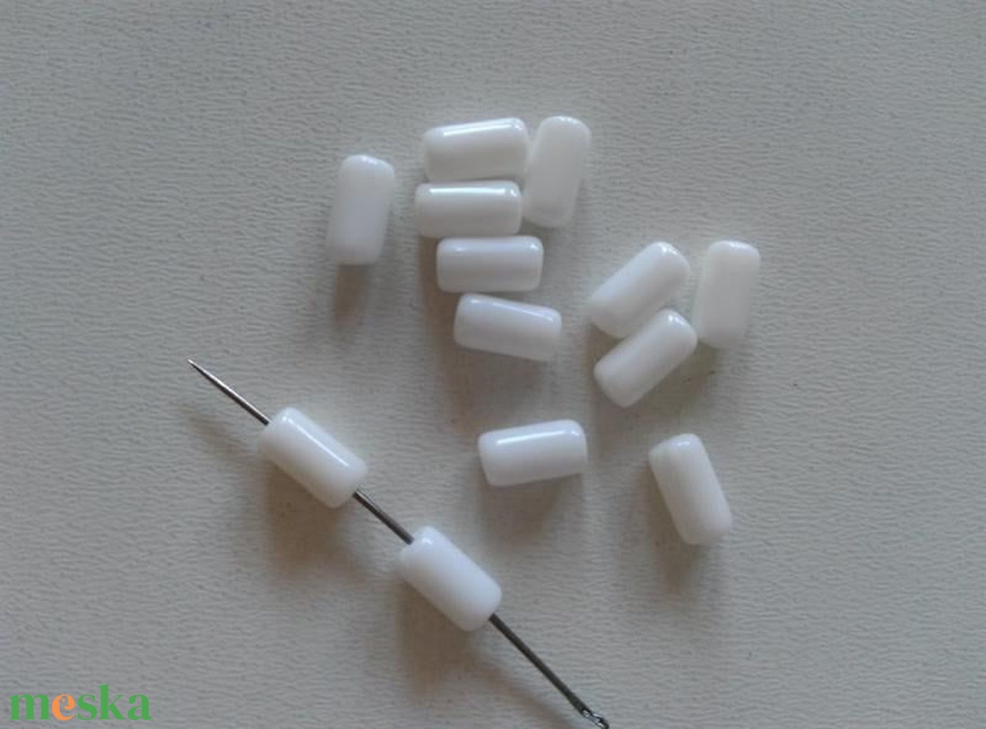 Cseh üveggyöngy - 8x5mm - fehér - 50 db / csomag - kellékek & szerszámok - gyöngyfűzés kellékek - üveggyöngy - Meska.hu Cseh üveggyöngy - 8x5mm - fehér - 50 db / csomag - kellékek & szerszámok - gyöngyfűzés kellékek - üveggyöngy - Meska.hu