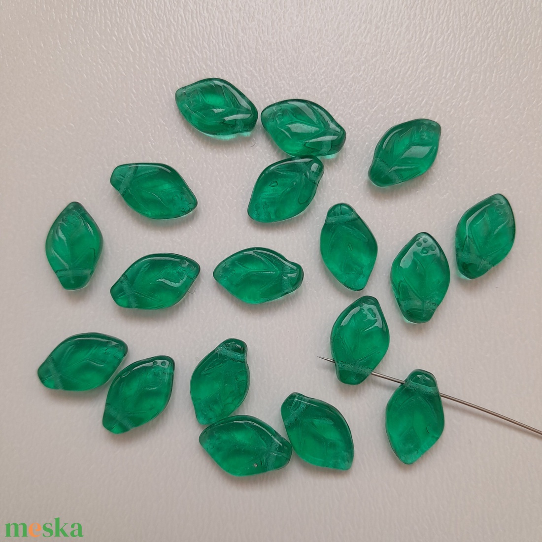 Cseh üveggyöngy levél - 12x8mm - 24 db / csomag - kellékek & szerszámok - gyöngyfűzés kellékek - üveggyöngy - Meska.hu Cseh üveggyöngy levél - 12x8mm - 24 db / csomag - kellékek & szerszámok - gyöngyfűzés kellékek - üveggyöngy - Meska.hu