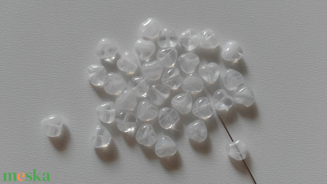 Cseh üveggyöngy szív - 7mm - 50 db / csomag - átlátszó fehér - kellékek & szerszámok - gyöngyfűzés kellékek - üveggyöngy - Meska.hu Cseh üveggyöngy szív - 7mm - 50 db / csomag - átlátszó fehér - kellékek & szerszámok - gyöngyfűzés kellékek - üveggyöngy - Meska.hu
