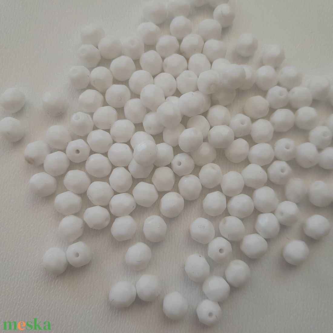 Cseh csiszolt üveggyöngy - 6mm - 40 db / csomag - fehér - kellékek & szerszámok - gyöngyfűzés kellékek - üveggyöngy - Meska.hu