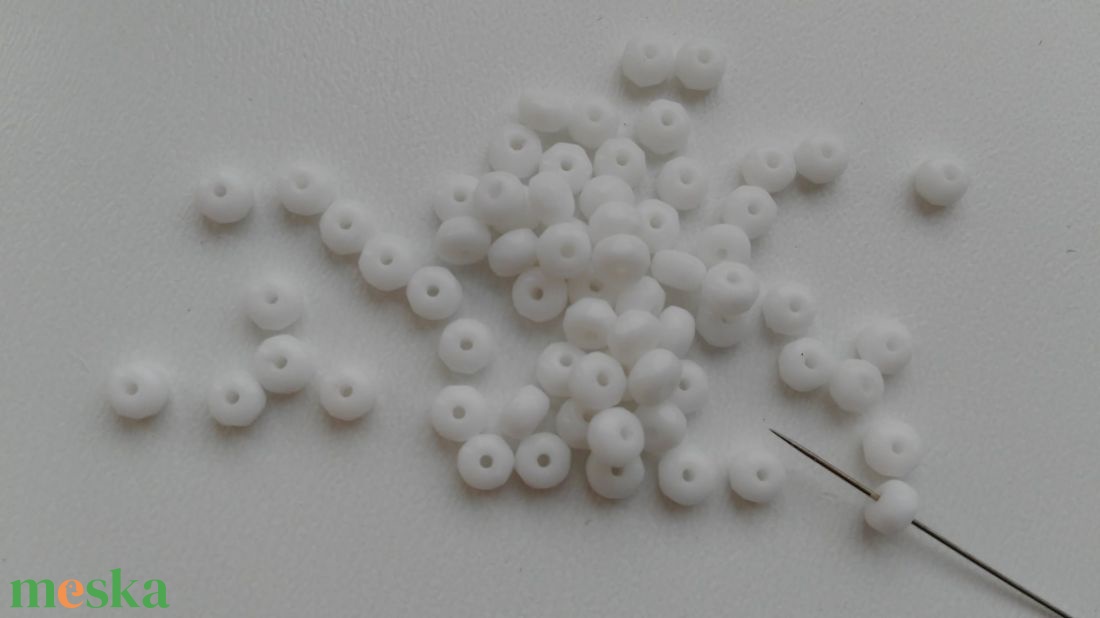 Cseh üveggyöngy - fánk - 4x2mm - 100 db / csomag - fehér - kellékek & szerszámok - gyöngyfűzés kellékek - üveggyöngy - Meska.hu Cseh üveggyöngy - fánk - 4x2mm - 100 db / csomag - fehér - kellékek & szerszámok - gyöngyfűzés kellékek - üveggyöngy - Meska.hu