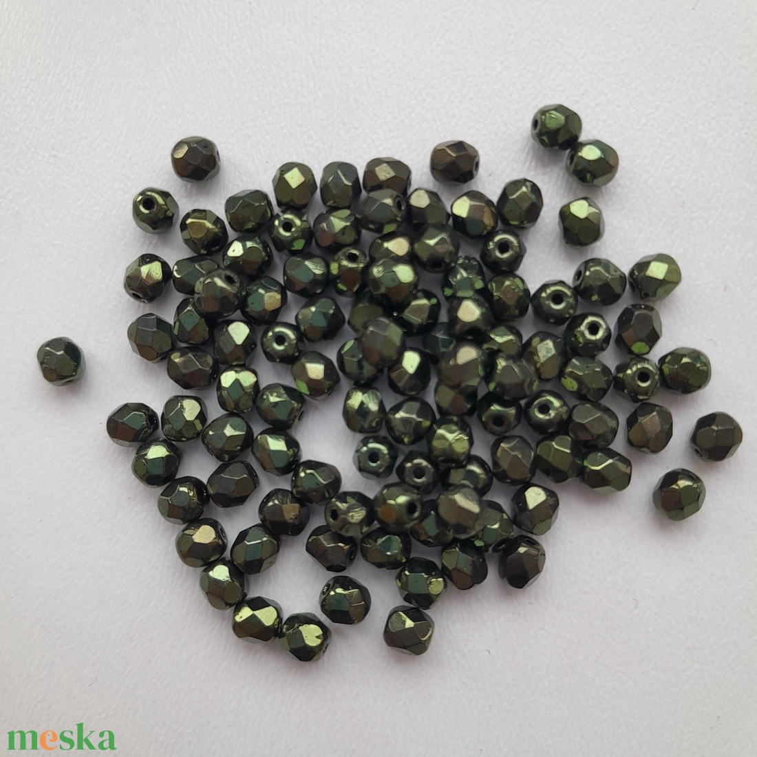 Cseh csiszolt üveggyöngy - 4mm - 100 db / csomag - fényes sötétzöld - kellékek & szerszámok - gyöngyfűzés kellékek - üveggyöngy - Meska.hu Cseh csiszolt üveggyöngy - 4mm - 100 db / csomag - fényes sötétzöld - kellékek & szerszámok - gyöngyfűzés kellékek - üveggyöngy - Meska.hu