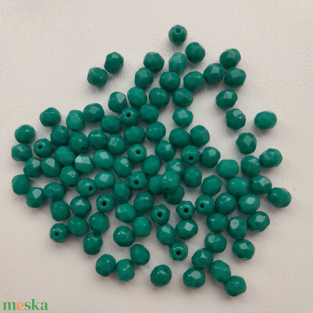Cseh csiszolt üveggyöngy - 4mm - 100 db / csomag - türkizzöld - kellékek & szerszámok - gyöngyfűzés kellékek - üveggyöngy - Meska.hu Cseh csiszolt üveggyöngy - 4mm - 100 db / csomag - türkizzöld - kellékek & szerszámok - gyöngyfűzés kellékek - üveggyöngy - Meska.hu