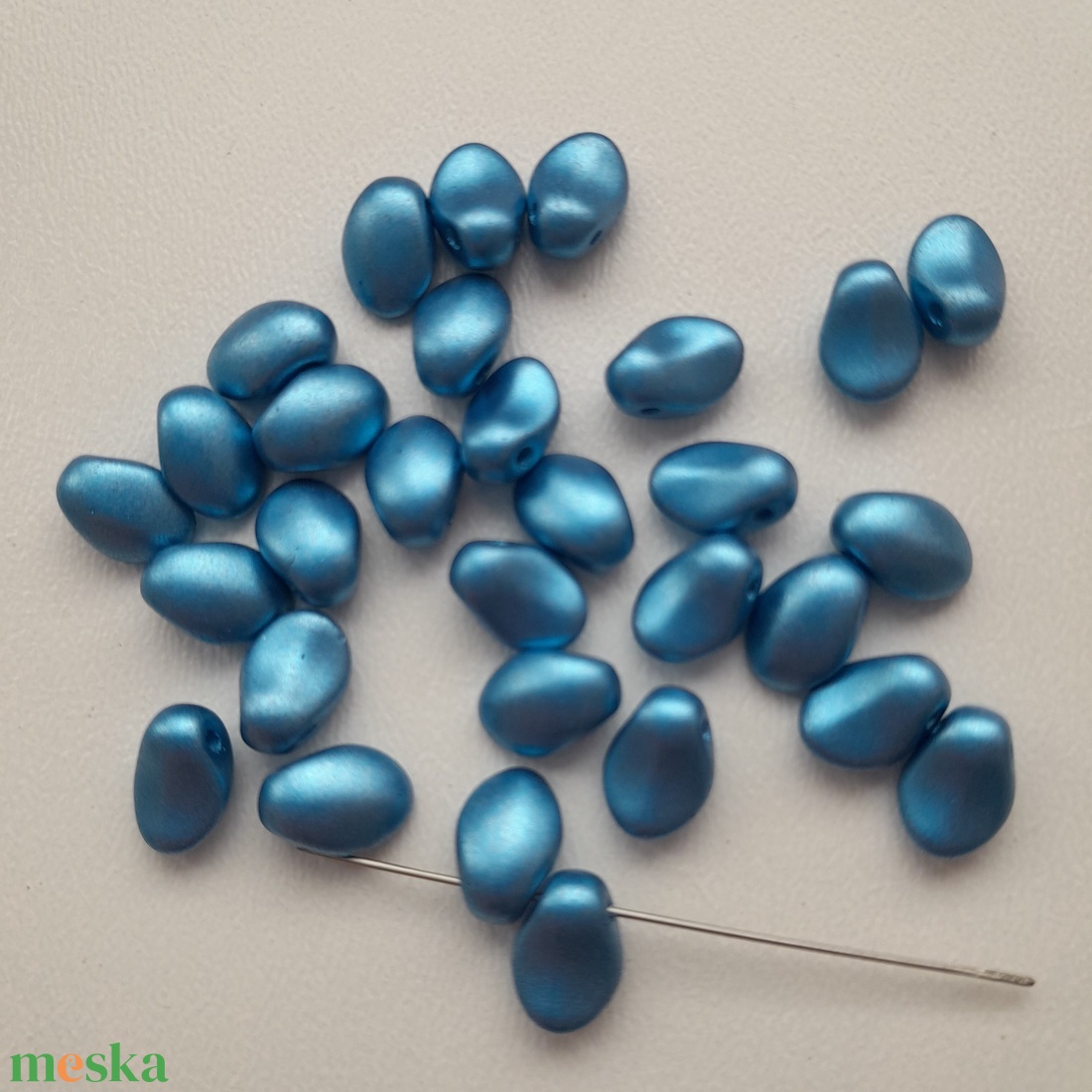 Cseh üveggyöngy - 6x8mm - 30 db / csomag - kék - kellékek & szerszámok - gyöngyfűzés kellékek - üveggyöngy - Meska.hu Cseh üveggyöngy - 6x8mm - 30 db / csomag - kék - kellékek & szerszámok - gyöngyfűzés kellékek - üveggyöngy - Meska.hu