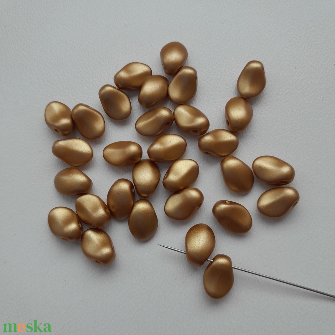 Cseh üveggyöngy - 6x8mm - 30 db / csomag - arany - kellékek & szerszámok - gyöngyfűzés kellékek - üveggyöngy - Meska.hu Cseh üveggyöngy - 6x8mm - 30 db / csomag - arany - kellékek & szerszámok - gyöngyfűzés kellékek - üveggyöngy - Meska.hu