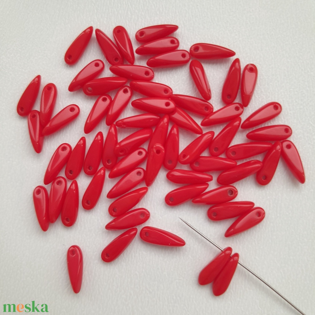 Cseh üveggyöngy - 9x3mm - 60 db / csomag - piros - kellékek & szerszámok - gyöngyfűzés kellékek - üveggyöngy - Meska.hu Cseh üveggyöngy - 9x3mm - 60 db / csomag - piros - kellékek & szerszámok - gyöngyfűzés kellékek - üveggyöngy - Meska.hu