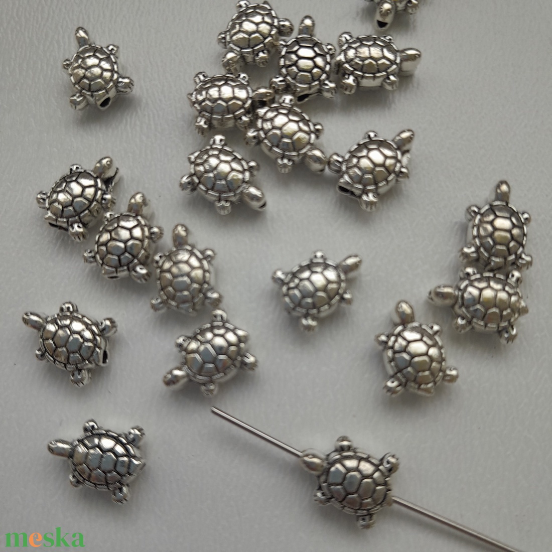 Fém medál, köztes - 10x8mm - teknősbéka - 10 db / csomag - antik ezüst szín - kellékek & szerszámok - ékszerkellék - medál csomag - Meska.hu Fém medál, köztes - 10x8mm - teknősbéka - 10 db / csomag - antik ezüst szín - kellékek & szerszámok - ékszerkellék - medál csomag - Meska.hu