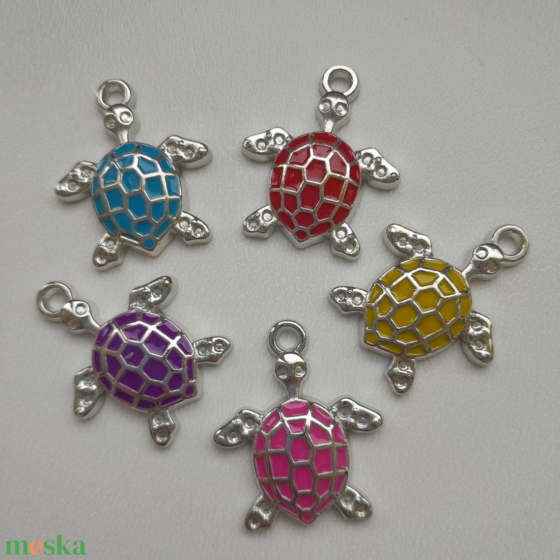 Akril medál - 29x24mm - teknősbéka - 5 db / csomag - fotózott színek - kellékek & szerszámok - ékszerkellék - medál csomag - Meska.hu Akril medál - 29x24mm - teknősbéka - 5 db / csomag - fotózott színek - kellékek & szerszámok - ékszerkellék - medál csomag - Meska.hu
