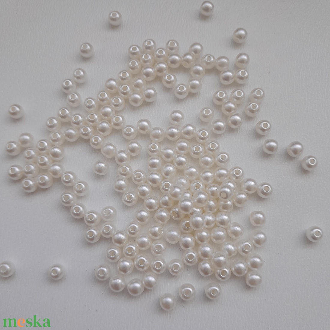 Akrilgyöngy - 4mm - 120 db / csomag - törtfehér - kellékek & szerszámok - gyöngyfűzés kellékek - fém köztesek - Meska.hu Akrilgyöngy - 4mm - 120 db / csomag - törtfehér - kellékek & szerszámok - gyöngyfűzés kellékek - fém köztesek - Meska.hu