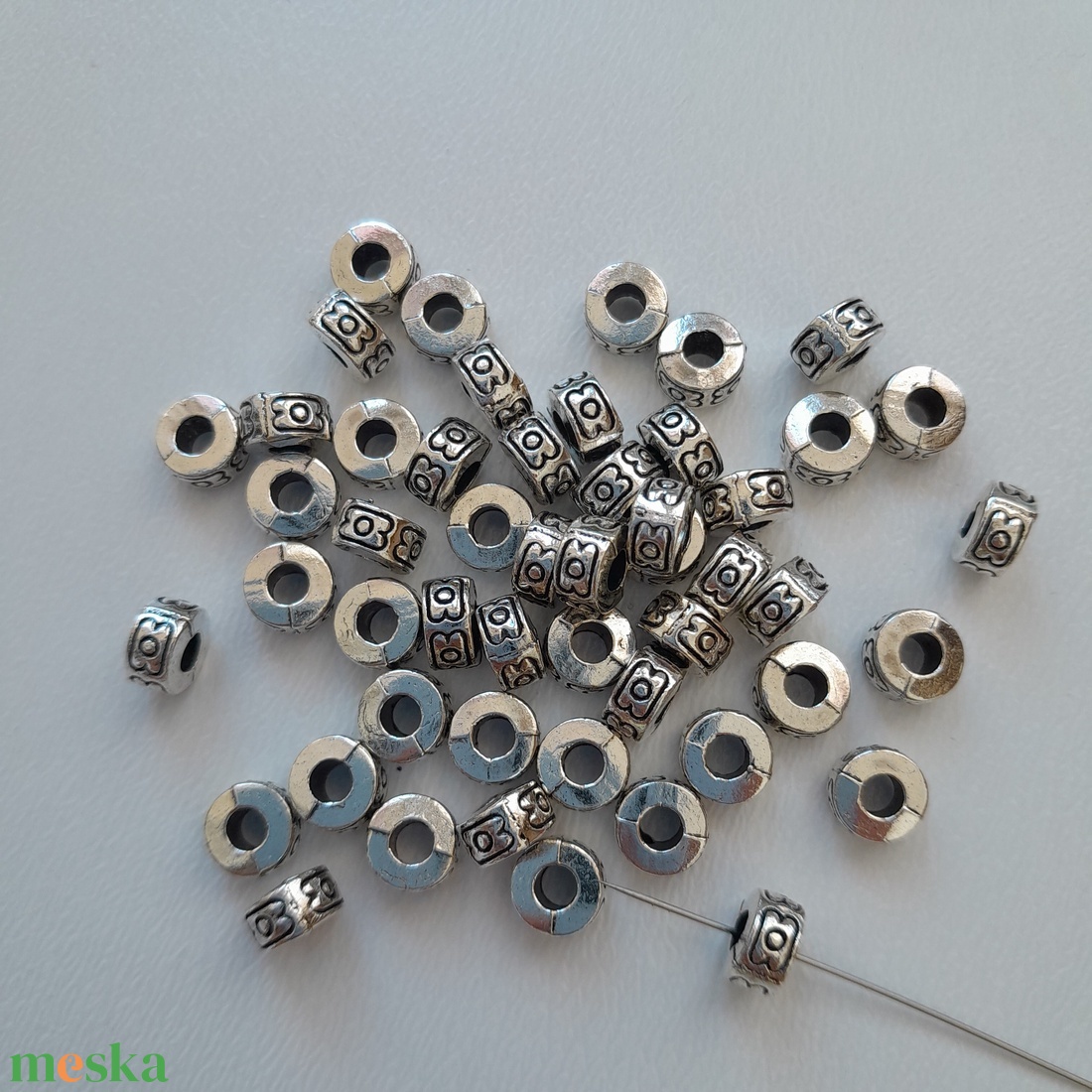 Fém köztes - 6x3mm - 51 db / csomag - antik ezüst szín - kellékek & szerszámok - gyöngyfűzés kellékek - fém köztesek - Meska.hu