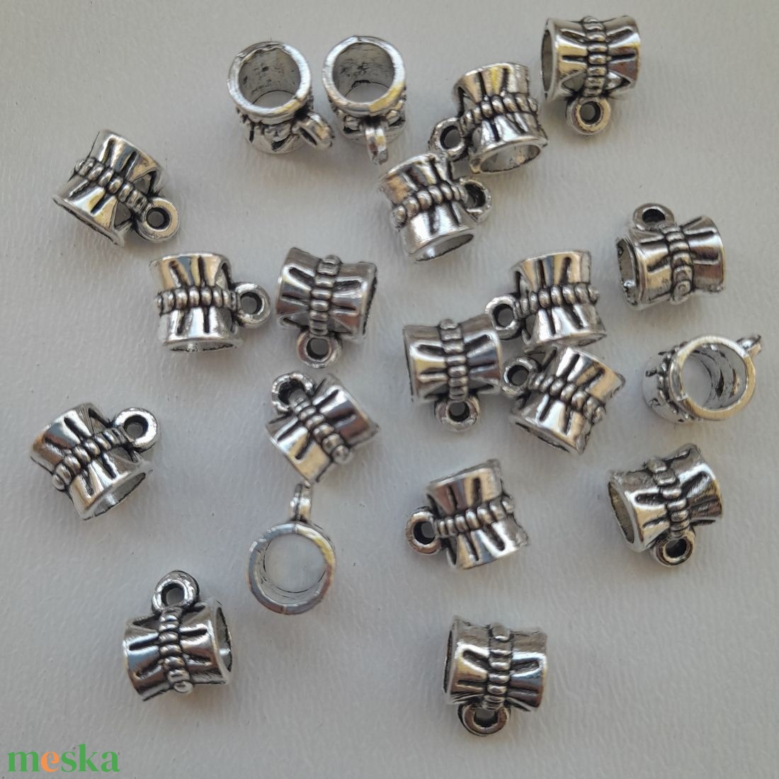 Fém medáltartó - 10x7mm - 10 db / csomag - antik ezüst szín - kellékek & szerszámok - gyöngyfűzés kellékek - egyéb alkatrész - Meska.hu