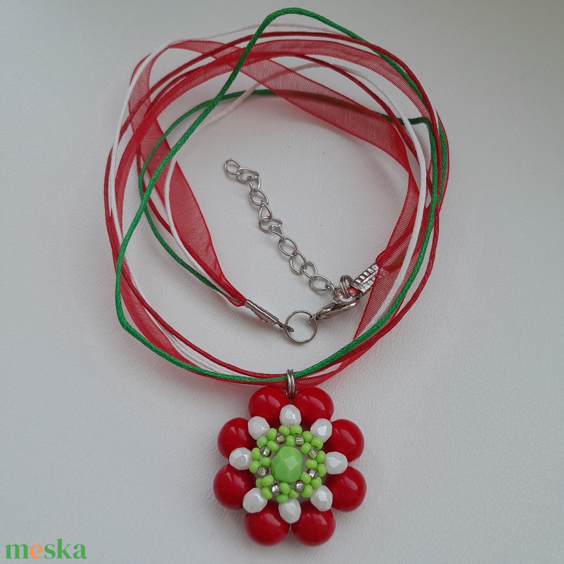 Nemzeti színű gyöngy medálos nyaklánc + fülbevaló - ékszer - nyaklánc - medálos nyaklánc - Meska.hu