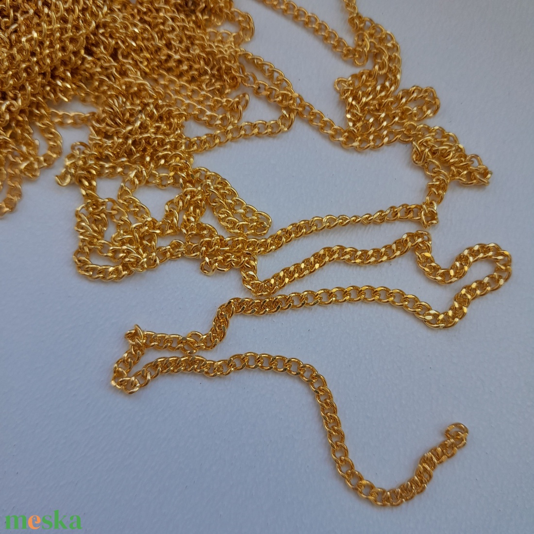 Ékszerlánc - 1méter / darab - arany szín - szem méret: 2,5x3mm - kellékek & szerszámok - ékszerkellék - ékszerlánc - Meska.hu Ékszerlánc - 1méter / darab - arany szín - szem méret: 2,5x3mm - kellékek & szerszámok - ékszerkellék - ékszerlánc - Meska.hu