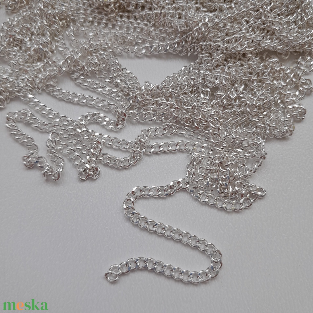 Ékszerlánc - 1méter / darab - ezüst szín - szem méret: 2,5x3mm - kellékek & szerszámok - ékszerkellék - ékszerlánc - Meska.hu