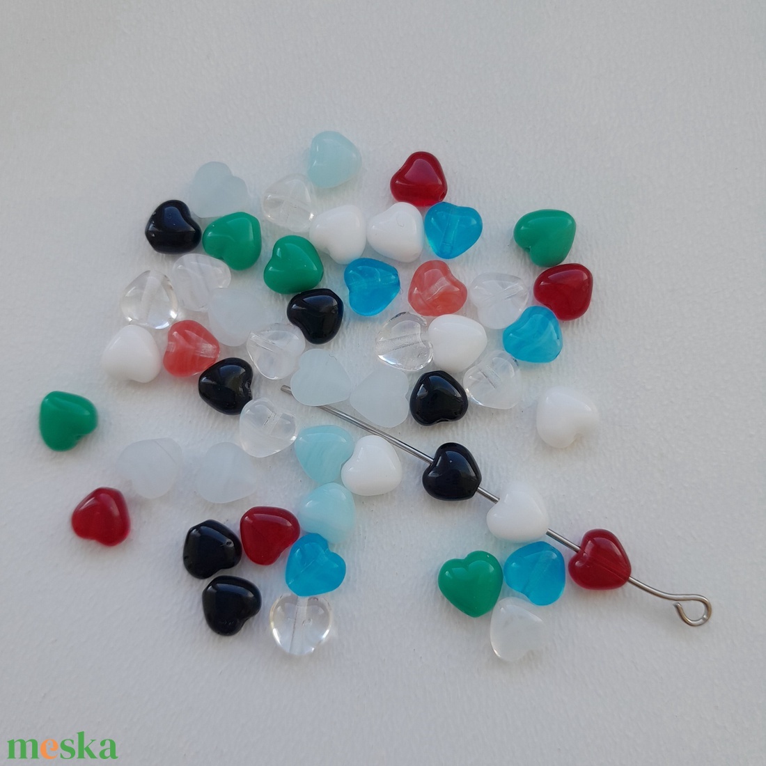 Cseh üveggyöngy szív - 6,5-7mm - 50 db / csomag - vegyes színű - kellékek & szerszámok - gyöngyfűzés kellékek - üveggyöngy - Meska.hu Cseh üveggyöngy szív - 6,5-7mm - 50 db / csomag - vegyes színű - kellékek & szerszámok - gyöngyfűzés kellékek - üveggyöngy - Meska.hu