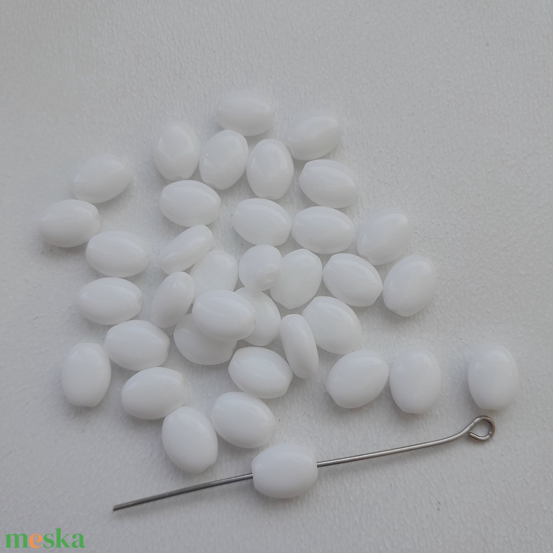 Cseh üveggyöngy - 8 x 6,5 x 4 mm - 34 db / csomag - fehér - kellékek & szerszámok - gyöngyfűzés kellékek - üveggyöngy - Meska.hu