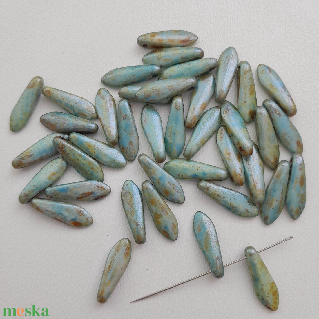 Cseh üveggyöngy szirom - 16 x 5,5 mm - 38 db / csomag  - kellékek & szerszámok - gyöngyfűzés kellékek - üveggyöngy - Meska.hu