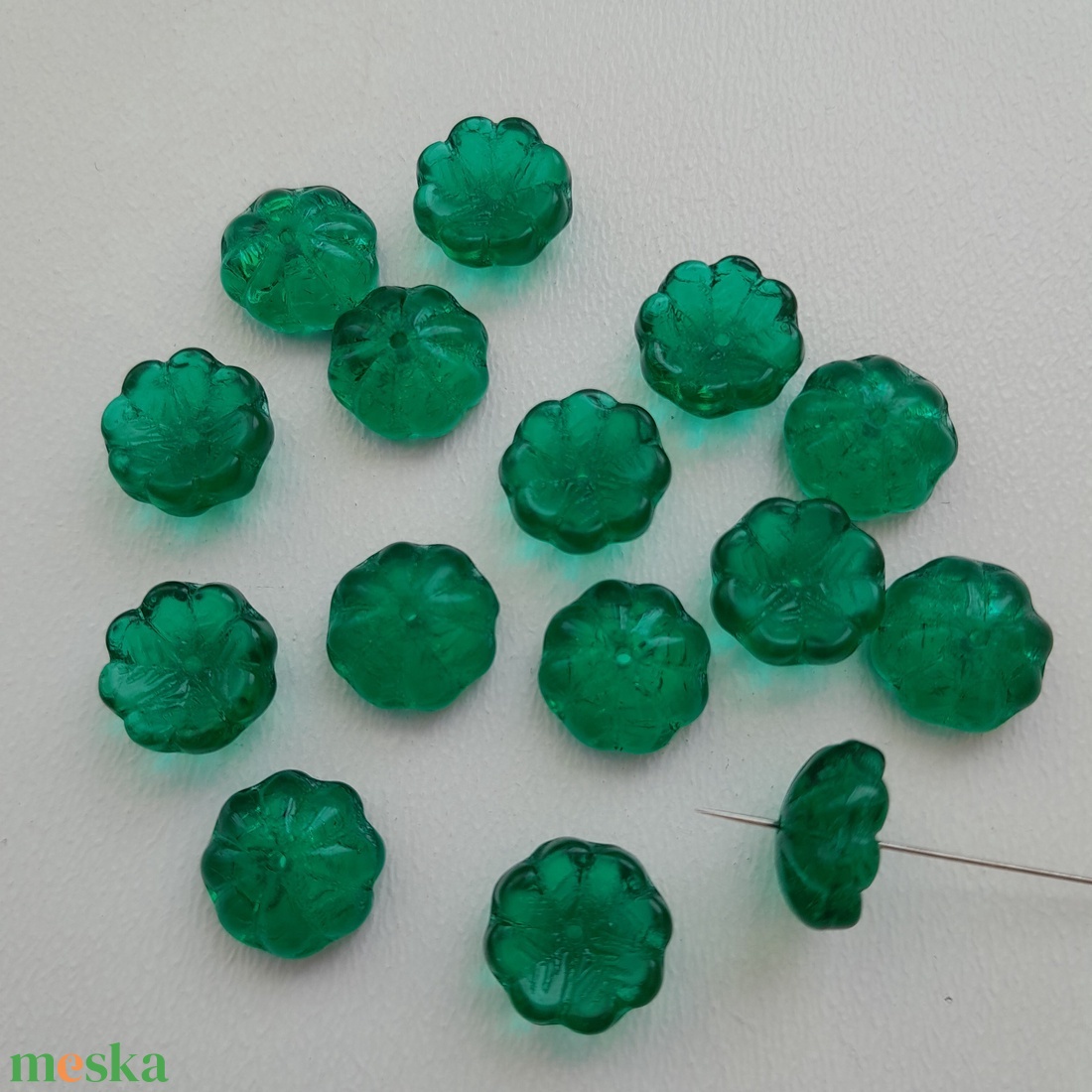 Cseh üveggyöngy virág, gyöngykupak - 11mm - 15 db / csomag - zöld - kellékek & szerszámok - gyöngyfűzés kellékek - gyöngykupak - Meska.hu Cseh üveggyöngy virág, gyöngykupak - 11mm - 15 db / csomag - zöld - kellékek & szerszámok - gyöngyfűzés kellékek - gyöngykupak - Meska.hu