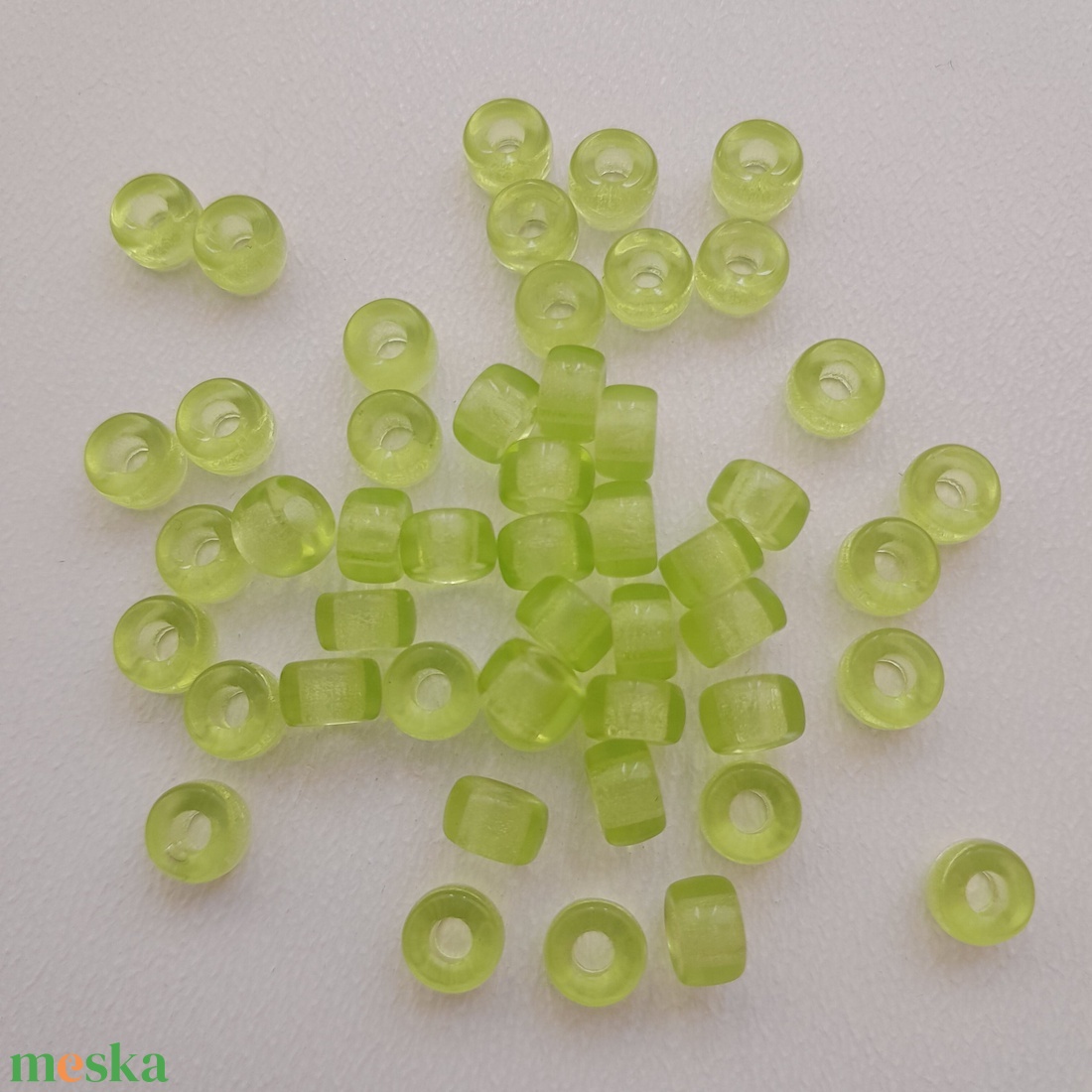 Cseh nagylyukú üveggyöngy - 6x4mm - 49 db / csomag - zöld - kellékek & szerszámok - gyöngyfűzés kellékek - üveggyöngy - Meska.hu Cseh nagylyukú üveggyöngy - 6x4mm - 49 db / csomag - zöld - kellékek & szerszámok - gyöngyfűzés kellékek - üveggyöngy - Meska.hu