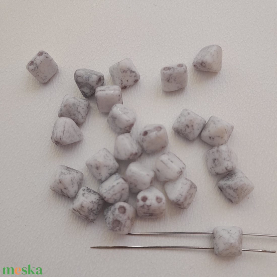 Cseh üveggyöngy - kétlyukú - 6x6x6mm - 25 db / csomag - kellékek & szerszámok - gyöngyfűzés kellékek - üveggyöngy - Meska.hu Cseh üveggyöngy - kétlyukú - 6x6x6mm - 25 db / csomag - kellékek & szerszámok - gyöngyfűzés kellékek - üveggyöngy - Meska.hu