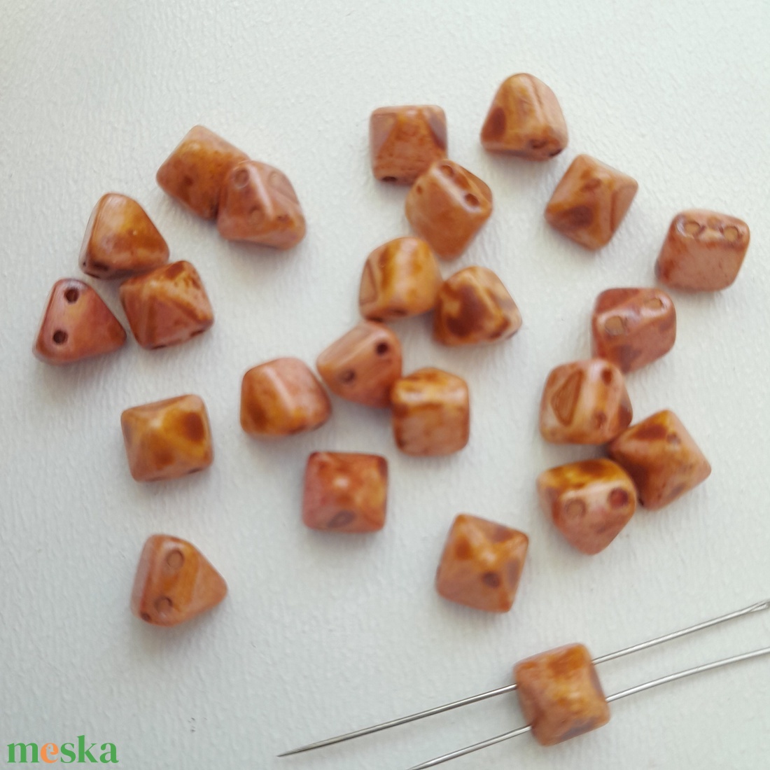 Cseh üveggyöngy - kétlyukú - 6x6x6mm - 24 db / csomag - kellékek & szerszámok - gyöngyfűzés kellékek - üveggyöngy - Meska.hu Cseh üveggyöngy - kétlyukú - 6x6x6mm - 24 db / csomag - kellékek & szerszámok - gyöngyfűzés kellékek - üveggyöngy - Meska.hu