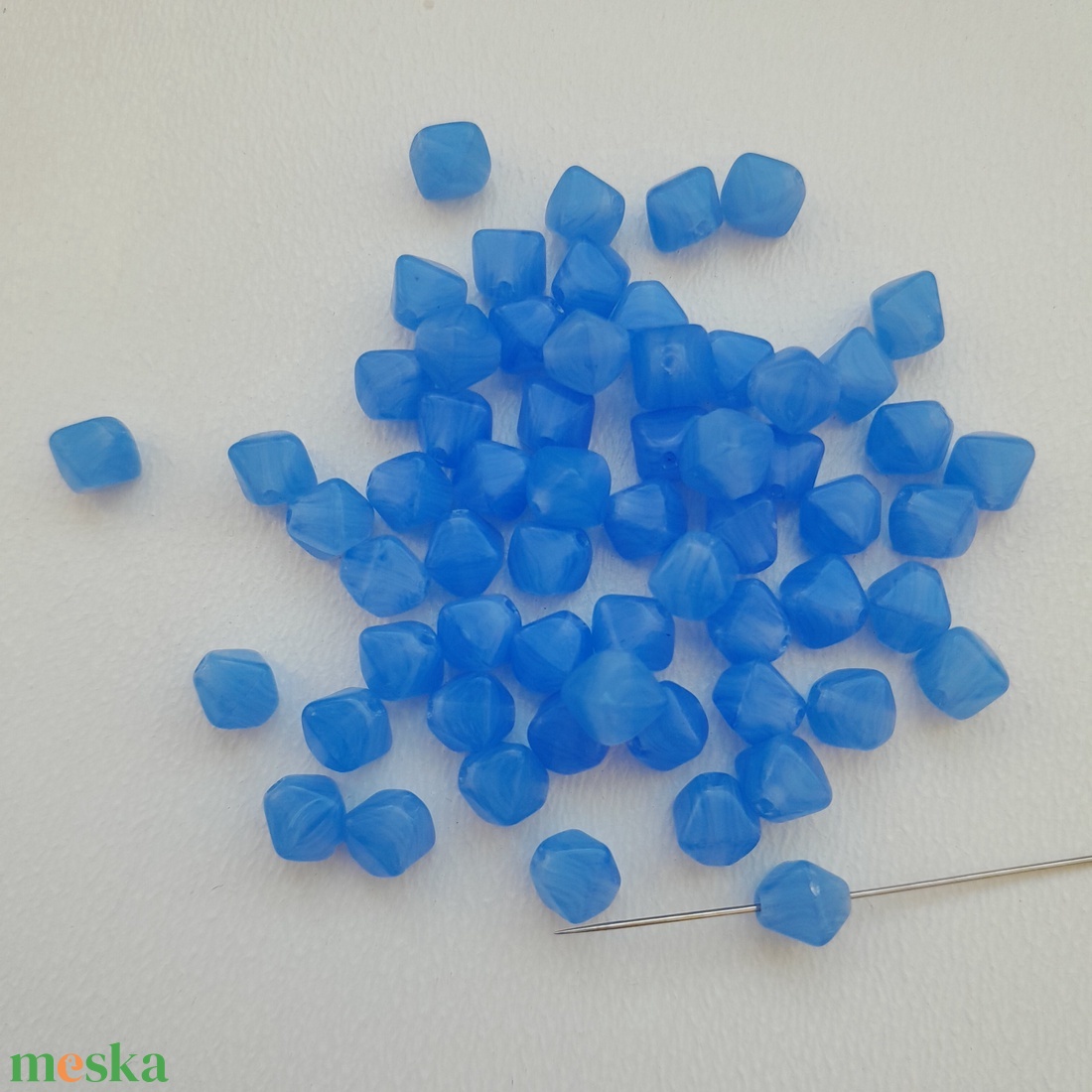 Cseh üveggyöngy - 6mm - 60 db / csomag - kék - kellékek & szerszámok - gyöngyfűzés kellékek - üveggyöngy - Meska.hu