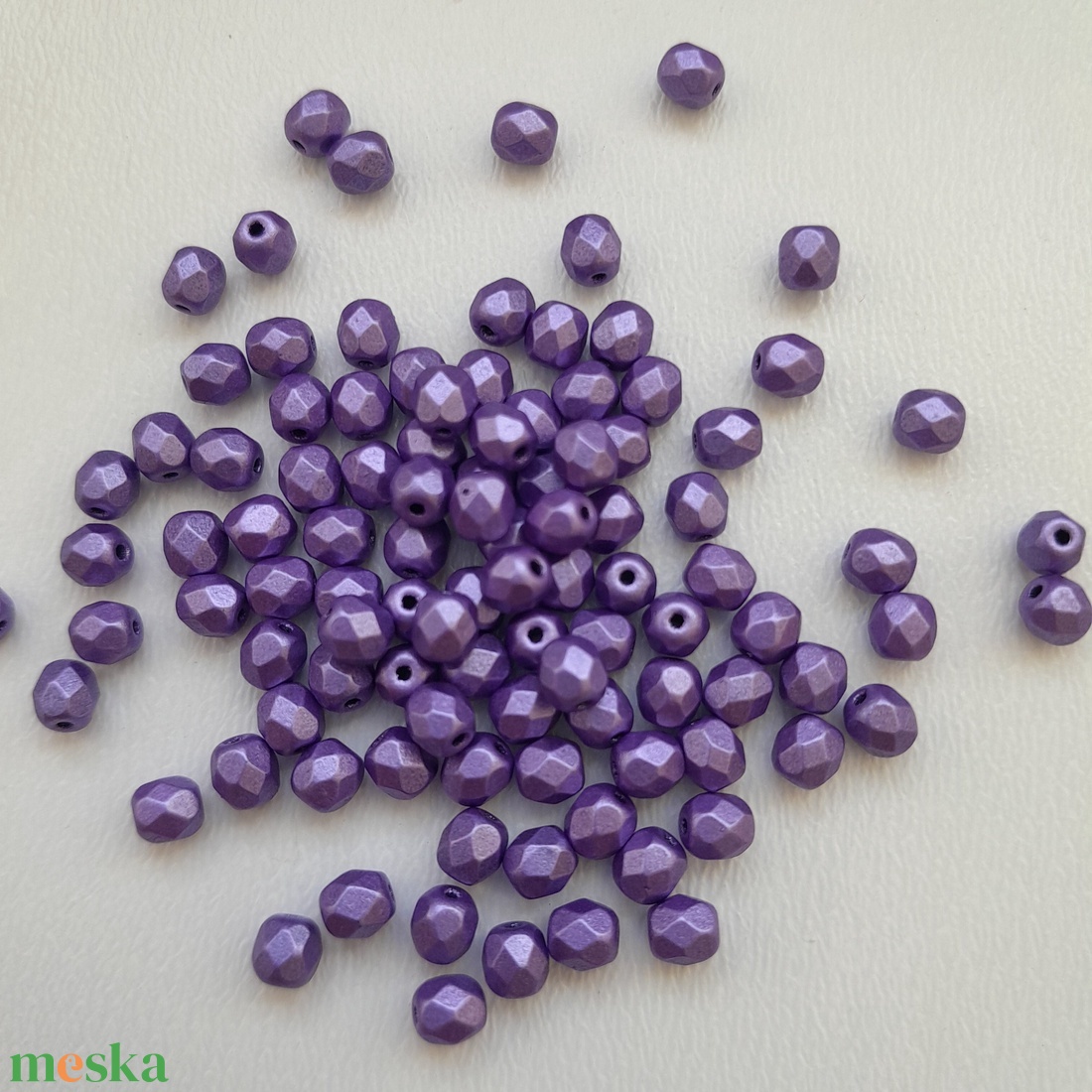 Cseh csiszolt üveggyöngy - 4mm - 100 db / csomag - lila - kellékek & szerszámok - gyöngyfűzés kellékek - üveggyöngy - Meska.hu Cseh csiszolt üveggyöngy - 4mm - 100 db / csomag - lila - kellékek & szerszámok - gyöngyfűzés kellékek - üveggyöngy - Meska.hu