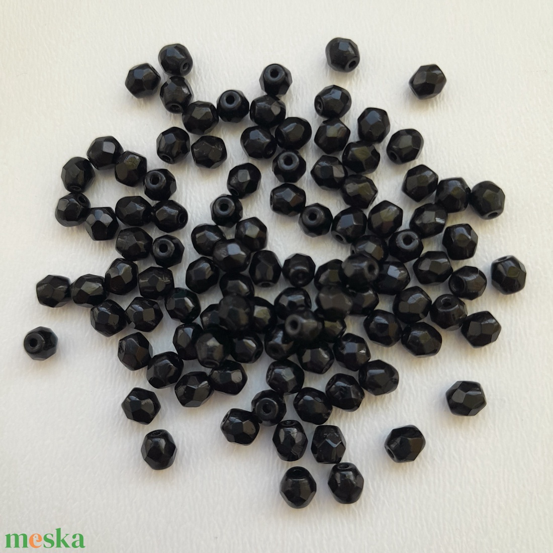 Cseh csiszolt üveggyöngy - 4mm - 100 db / csomag - fekete - kellékek & szerszámok - gyöngyfűzés kellékek - üveggyöngy - Meska.hu Cseh csiszolt üveggyöngy - 4mm - 100 db / csomag - fekete - kellékek & szerszámok - gyöngyfűzés kellékek - üveggyöngy - Meska.hu