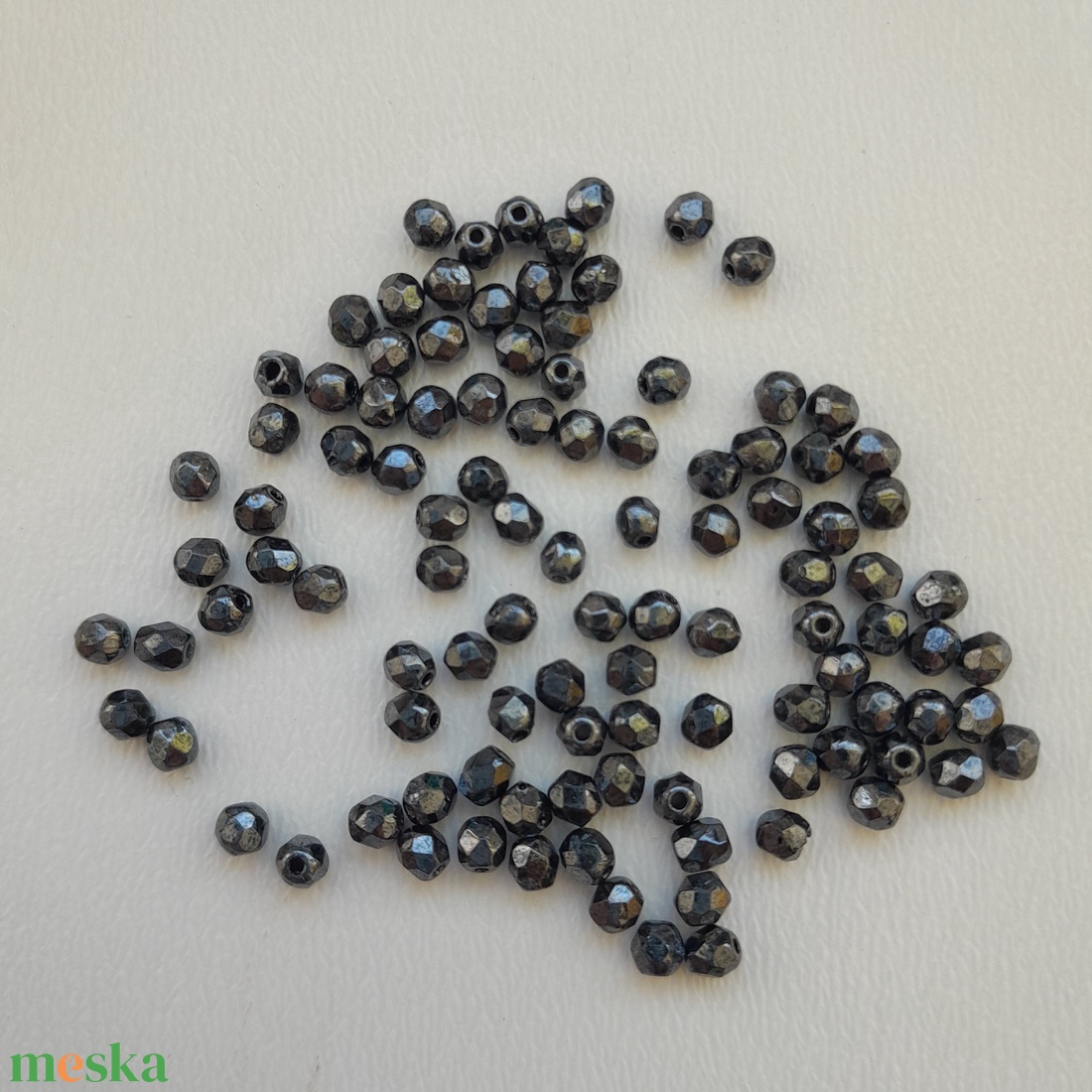 Cseh csiszolt üveggyöngy - 3mm - 100 db / csomag - sötétszürke - kellékek & szerszámok - gyöngyfűzés kellékek - üveggyöngy - Meska.hu Cseh csiszolt üveggyöngy - 3mm - 100 db / csomag - sötétszürke - kellékek & szerszámok - gyöngyfűzés kellékek - üveggyöngy - Meska.hu
