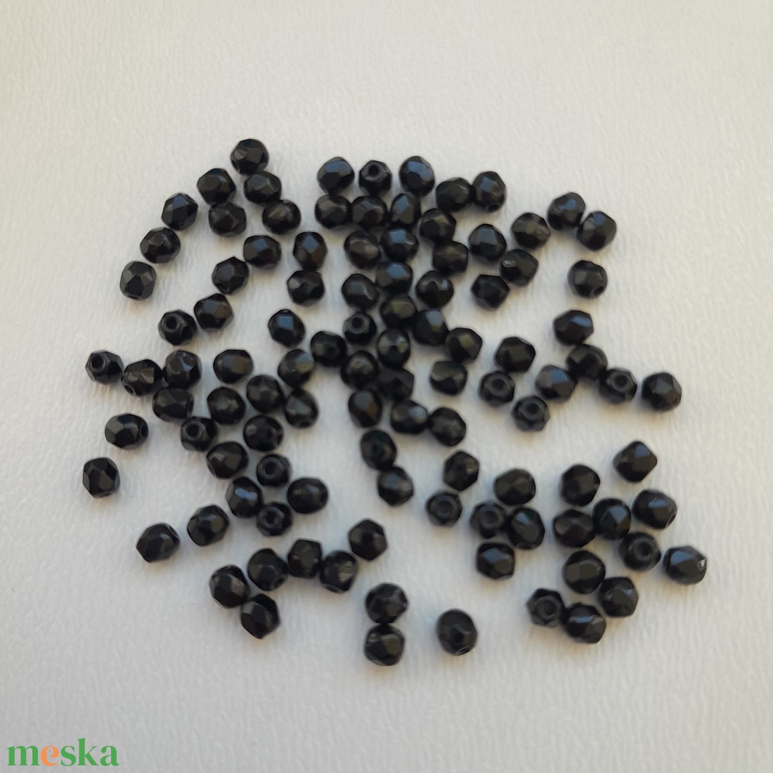 Cseh csiszolt üveggyöngy - 3mm - 100 db / csomag - fekete - kellékek & szerszámok - gyöngyfűzés kellékek - üveggyöngy - Meska.hu Cseh csiszolt üveggyöngy - 3mm - 100 db / csomag - fekete - kellékek & szerszámok - gyöngyfűzés kellékek - üveggyöngy - Meska.hu