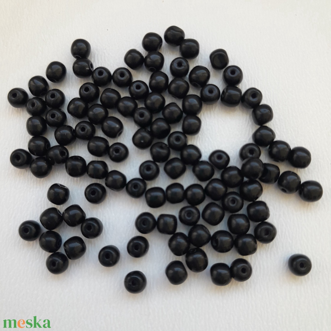 Cseh üveggyöngy golyó - 4mm - 100 db / csomag - fekete - kellékek & szerszámok - gyöngyfűzés kellékek - üveggyöngy - Meska.hu Cseh üveggyöngy golyó - 4mm - 100 db / csomag - fekete - kellékek & szerszámok - gyöngyfűzés kellékek - üveggyöngy - Meska.hu