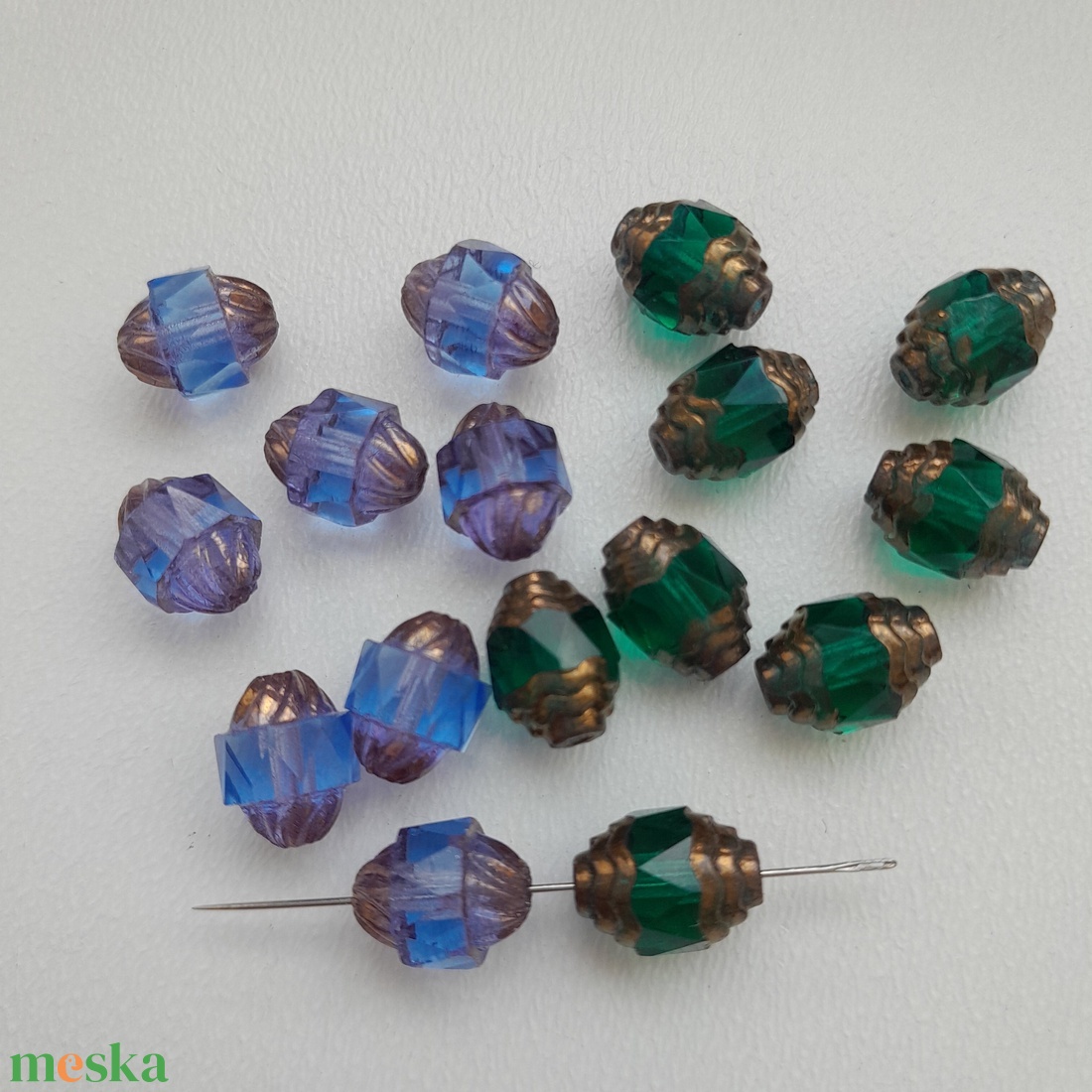 Cseh üveggyöngy - 9x7mm - 16 db / csomag - kellékek & szerszámok - gyöngyfűzés kellékek - üveggyöngy - Meska.hu Cseh üveggyöngy - 9x7mm - 16 db / csomag - kellékek & szerszámok - gyöngyfűzés kellékek - üveggyöngy - Meska.hu