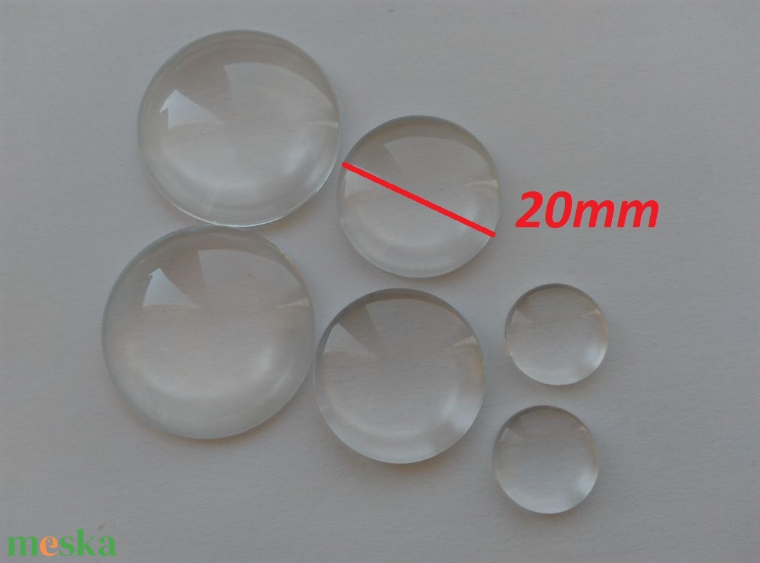 Üveglencse - 20mm - 10 db / csomag - átlátszó - kellékek & szerszámok - gyöngyfűzés kellékek - üveglencse - Meska.hu Üveglencse - 20mm - 10 db / csomag - átlátszó - kellékek & szerszámok - gyöngyfűzés kellékek - üveglencse - Meska.hu